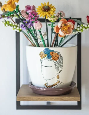Frida Kahlo pot face M