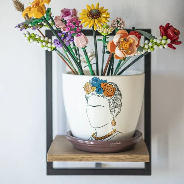 Frida Kahlo pot face M